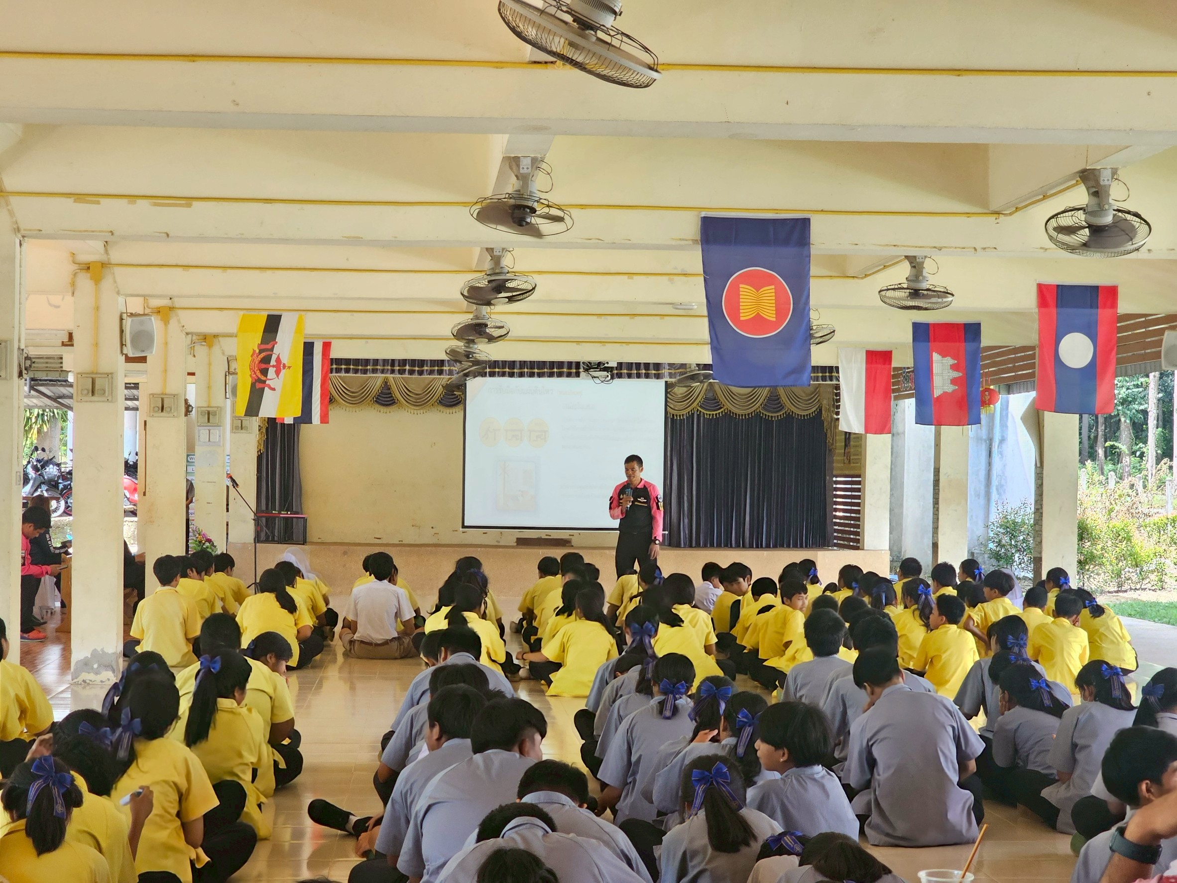 ซ้อมแผนเผชิญเหตุแผ่นดินไหว MOE SAFETY  SCHOOL