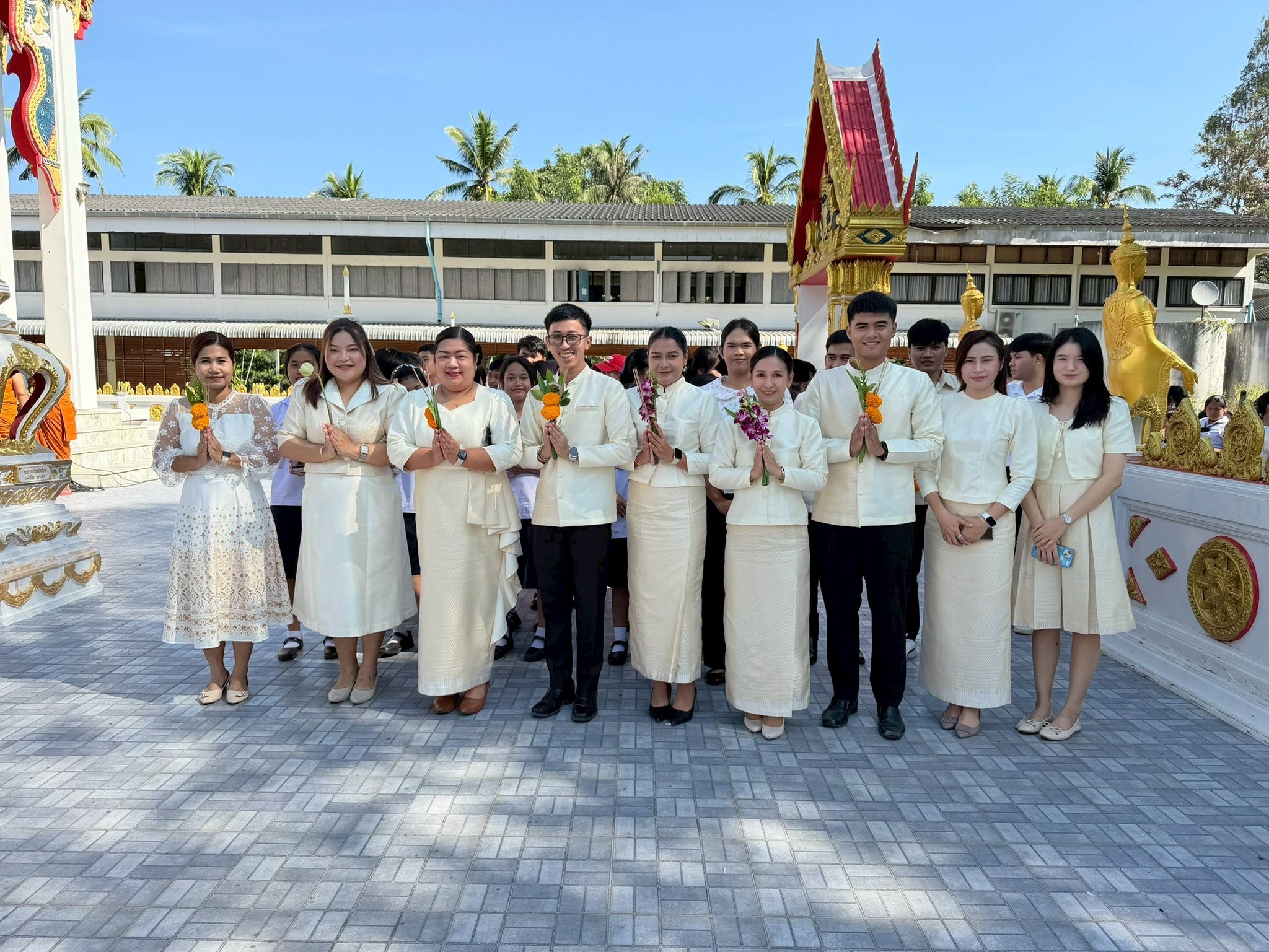 เนื่องในวันสำคัญทางพระพุทธศาสนา วันมาฆบูชา โรงเรียนท่าสะท้อนวิทยา จัดกิจกรรมวันมาฆบูชา ประจำปี 2569 คณะผู้บริหาร คณะครู บุคลากรทางการศึกษา และนักเรียนโรงเรียนท่าสะท้อนวิทยา ร่วมทำบุญ ฟังธรรม และเวียนเทียน  ณ วัดสุธาฤดีวนาราม (วัดบ่อกรัง) ตำบลท่าสะท้อน อำเภอพุนพิน จังหวัดสุราษฎร์ธานี